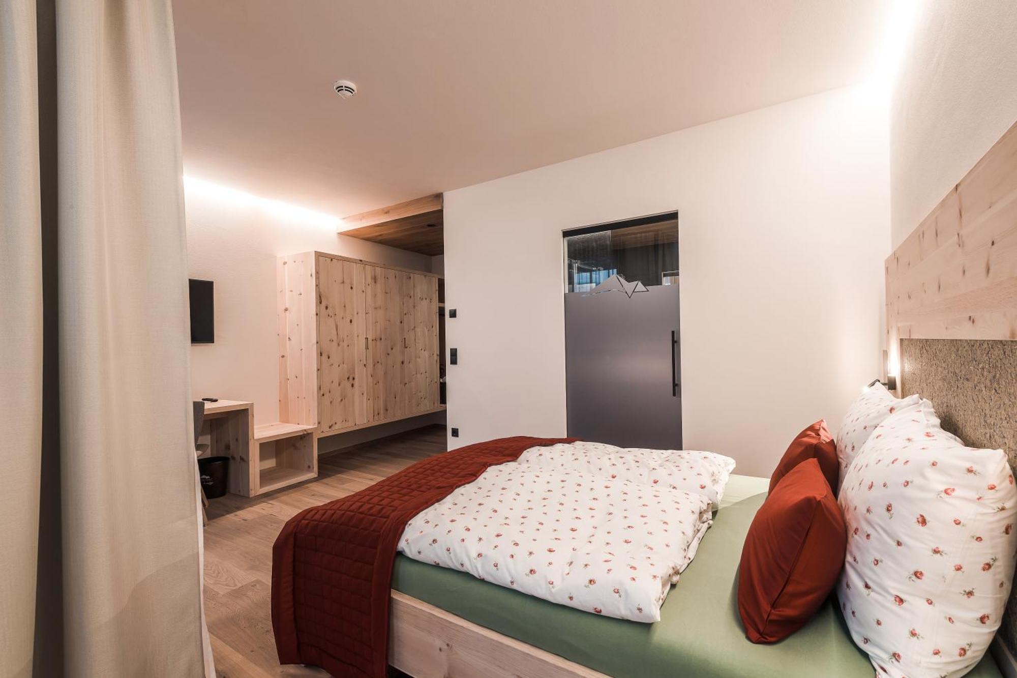 Panoramic Lotsch Otel Sarentino Oda fotoğraf