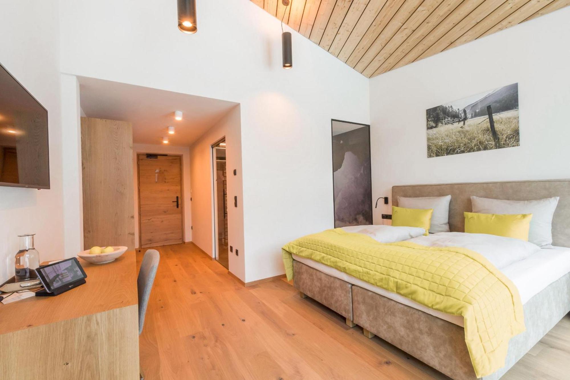 Panoramic Lotsch Otel Sarentino Oda fotoğraf